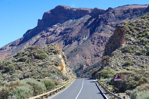 Travelnews.lv ar auto šķērso Teides nacionālo parku Tenerifes salā. Sadarbībā ar Tez Tour un airBaltic 16
