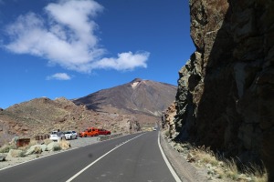 Travelnews.lv ar auto šķērso Teides nacionālo parku Tenerifes salā. Sadarbībā ar Tez Tour un airBaltic 19
