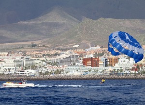 Travelnews.lv ar mazu jahtu izbrauc okeānā pie Tenerifes krastiem. Sadarbībā ar Tez Tour un airBaltic 10