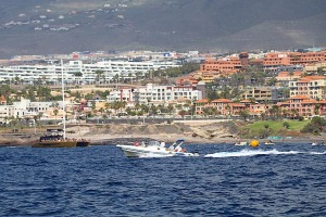 Travelnews.lv ar mazu jahtu izbrauc okeānā pie Tenerifes krastiem. Sadarbībā ar Tez Tour un airBaltic 12