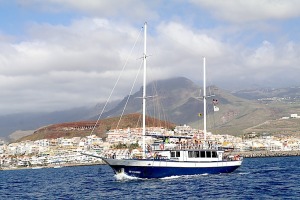 Travelnews.lv ar mazu jahtu izbrauc okeānā pie Tenerifes krastiem. Sadarbībā ar Tez Tour un airBaltic 4
