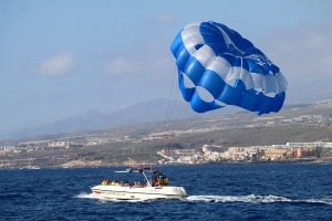 Travelnews.lv ar mazu jahtu izbrauc okeānā pie Tenerifes krastiem. Sadarbībā ar Tez Tour un airBaltic 8