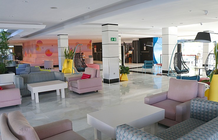 Iepazīstam Tenerifes dienvidos 4 zvaigžņu viesnīcu «Spring Hotel Bitacora».  Sadarbībā ar Tez Tour un airBaltic 329630