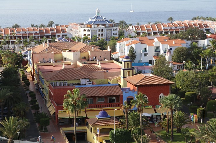 Iepazīstam Tenerifes dienvidos 4 zvaigžņu viesnīcu «Spring Hotel Bitacora».  Sadarbībā ar Tez Tour un airBaltic 329653