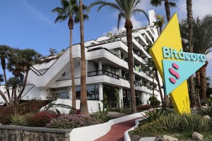 Iepazīstam Tenerifes dienvidos 4 zvaigžņu viesnīcu «Spring Hotel Bitacora».  Sadarbībā ar Tez Tour un airBaltic 2