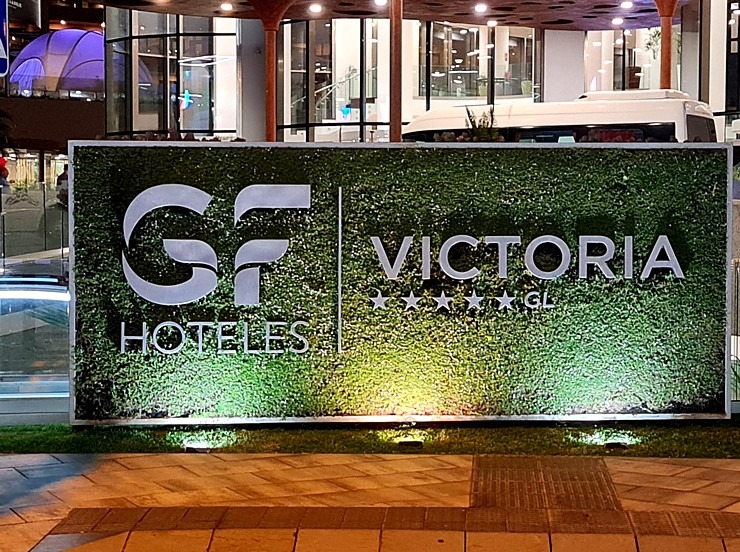 Apmeklējam Tenerifes viesnīcas «Gf Victoria Hotel» erotisku izklaides programmu «Scandal Dinner Show». Sadarbībā ar Tez Tour un airBaltic 329660
