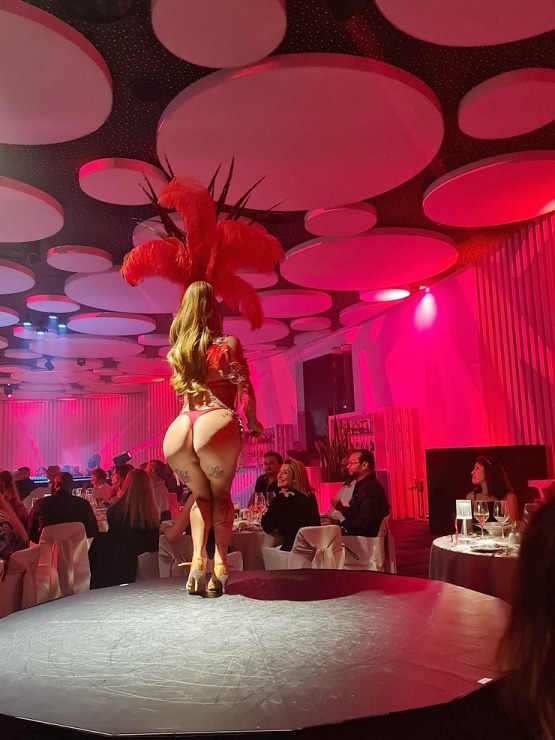 Apmeklējam Tenerifes viesnīcas «Gf Victoria Hotel» erotisku izklaides programmu «Scandal Dinner Show». Sadarbībā ar Tez Tour un airBaltic 329667