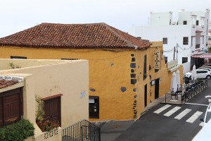 Apmeklējam Tenerifes pilsētiņu Icod de los Vinos, lai skatītu milzīgu pūķkoku Dracaena draco. Sadarbībā ar Tez Tour un airBaltic 9