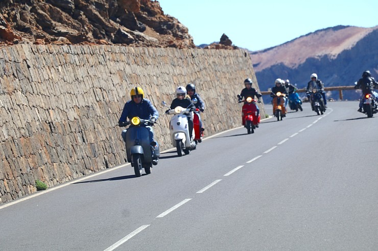 photo: Ceļš uz Teidas vulkānu ir iecienīts gan motociklistu, gan velosipēdistu, gan šoferu vidū