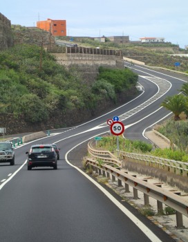 Ļoti daudzi tūristi Tenerifes salu apceļo un iepazīst ar auto. Sadarbībā ar Tez Tour un airBaltic 16