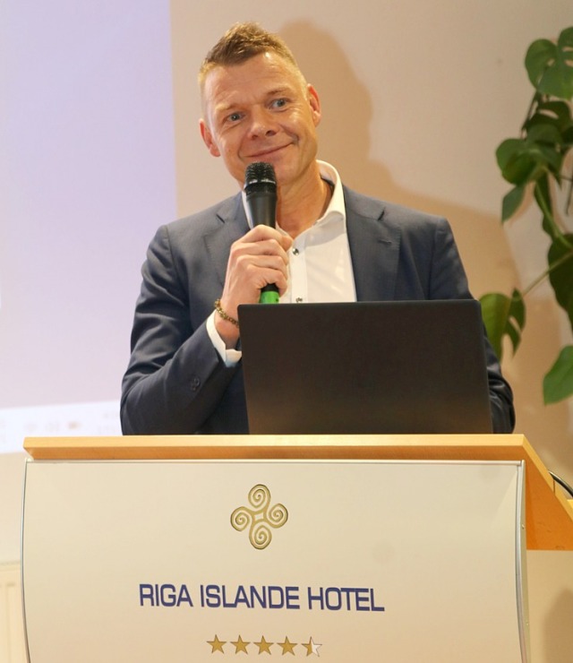 Latvijas Restorānu biedrība rīko ar ekspertiem un valdības pārstāvjiem diskusiju par 12% PVN restorāniem Pārdaugavas viesnīcā «Islande Hotel» 330929