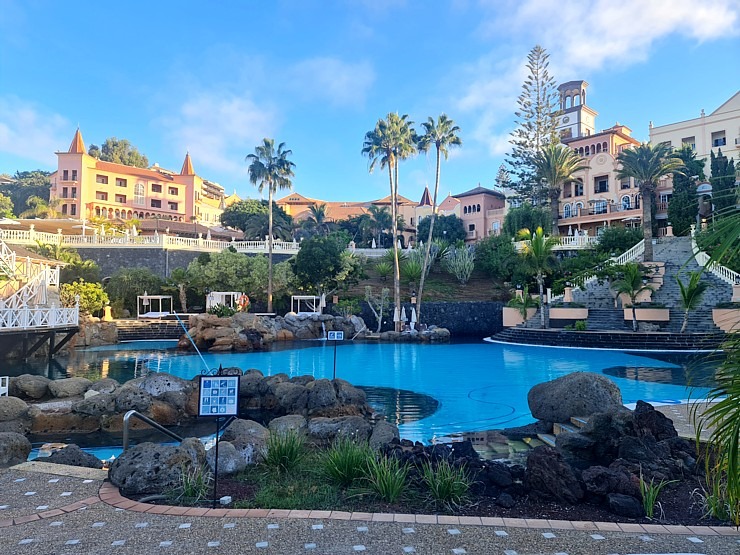 Travelnews.lv iepazīst Tenerifes leģendāro viesnīcu «Gran Hotel Bahía del Duque Resort». Sadarbībā ar Tez Tour un airBaltic 331813
