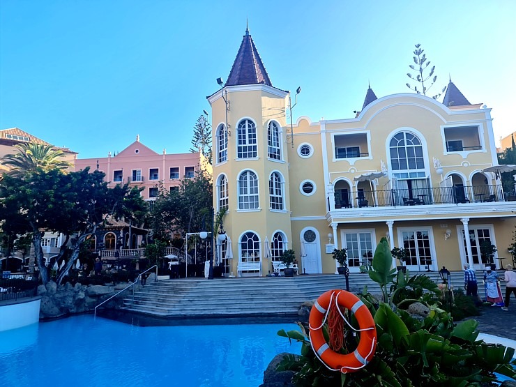 Travelnews.lv iepazīst Tenerifes leģendāro viesnīcu «Gran Hotel Bahía del Duque Resort». Sadarbībā ar Tez Tour un airBaltic 331798