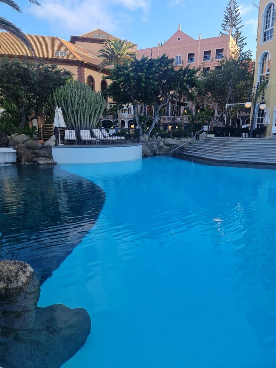Travelnews.lv iepazīst Tenerifes leģendāro viesnīcu «Gran Hotel Bahía del Duque Resort». Sadarbībā ar Tez Tour un airBaltic 331824