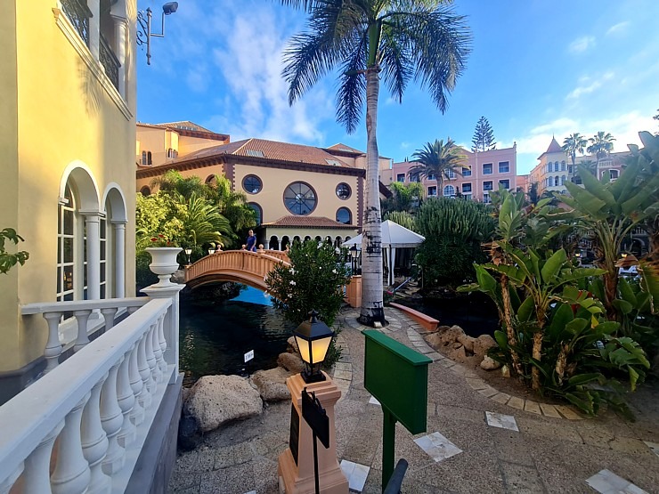 Travelnews.lv iepazīst Tenerifes leģendāro viesnīcu «Gran Hotel Bahía del Duque Resort». Sadarbībā ar Tez Tour un airBaltic 331826