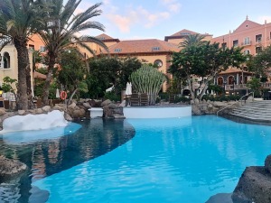 Travelnews.lv iepazīst Tenerifes leģendāro viesnīcu «Gran Hotel Bahía del Duque Resort». Sadarbībā ar Tez Tour un airBaltic 9