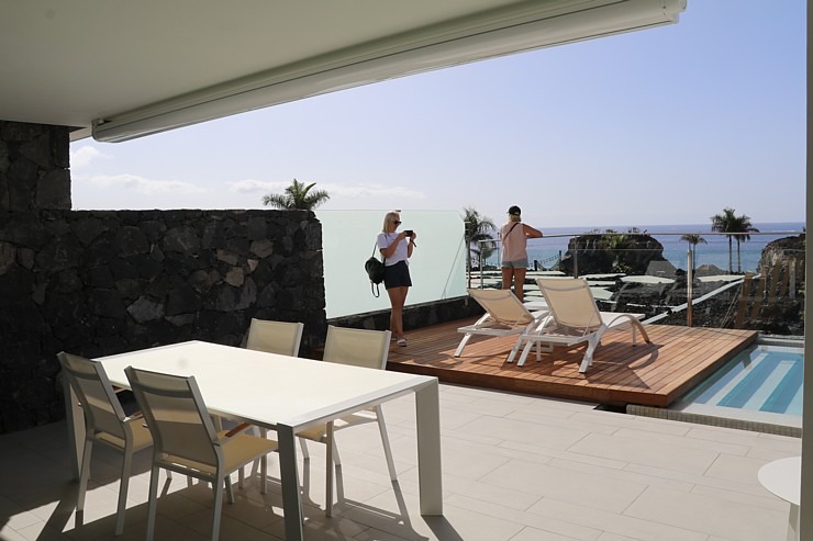 Travelnews.lv iepazīst skaistu Tenerifes 5 zvaigžņu viesnīcu «Royal Hideaway Corales Beach - Adults Only». Sadarbībā ar Tez Tour 332022