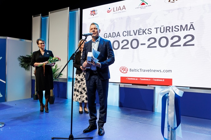 Ķīpsalas tūrisma izstādē «Balttour 2023» tiek sveikti «Gada cilvēks tūrismā 2022-2023» laureāti - Jānis Jenzis, Astrīda Trupovniece un Vadim Muhins. F 332296