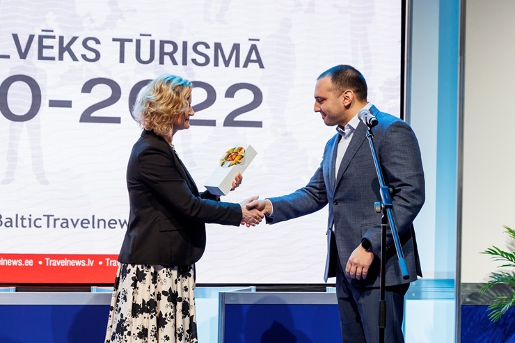 Ķīpsalas tūrisma izstādē «Balttour 2023» tiek sveikti «Gada cilvēks tūrismā 2022-2023» laureāti - Jānis Jenzis, Astrīda Trupovniece un Vadim Muhins. F 332283