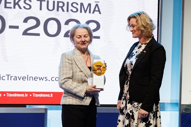 Ķīpsalas tūrisma izstādē «Balttour 2023» tiek sveikti «Gada cilvēks tūrismā 2022-2023» laureāti - Jānis Jenzis, Astrīda Trupovniece un Vadim Muhins. F 332288
