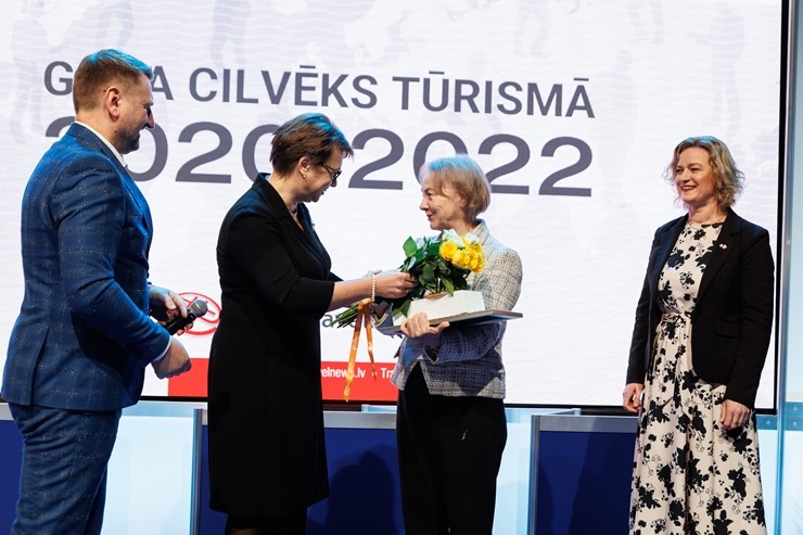 Ķīpsalas tūrisma izstādē «Balttour 2023» tiek sveikti «Gada cilvēks tūrismā 2022-2023» laureāti - Jānis Jenzis, Astrīda Trupovniece un Vadim Muhins. F 332290