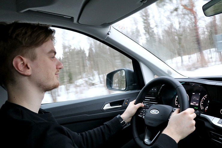 Travelnews.lv sadarbībā ar auto nomu «Europcar Latvija» izbrauc 721 km ar 7-vietīgo Ford Tourneo Connect 333914