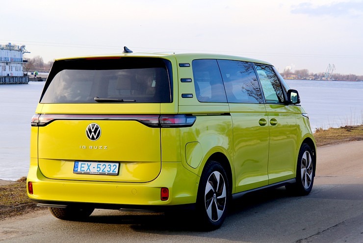 Travelnews.lv ar jauno un elektrisko «VW ID.Buzz Pro» apceļo Ventspili un Rīgu 334043