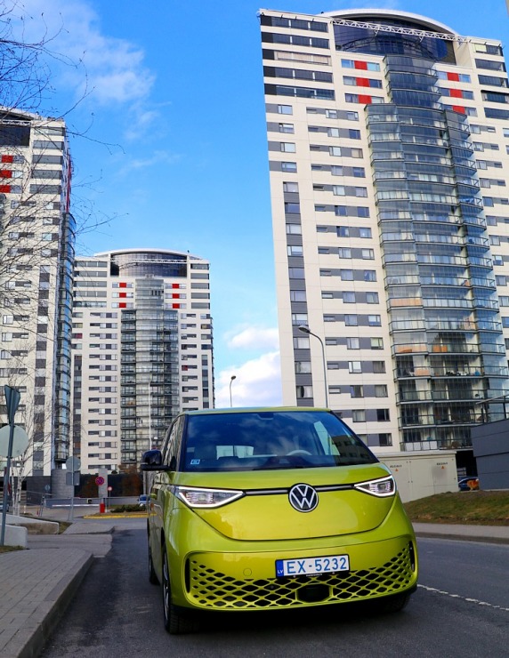 Travelnews.lv ar jauno un elektrisko «VW ID.Buzz Pro» apceļo Ventspili un Rīgu 334045