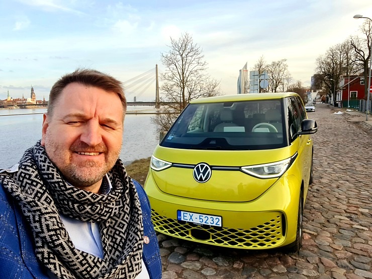 Travelnews.lv ar jauno un elektrisko «VW ID.Buzz Pro» apceļo Ventspili un Rīgu 334058