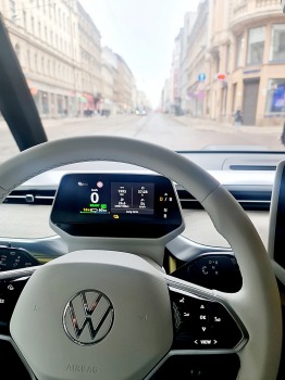 Travelnews.lv ar jauno un elektrisko «VW ID.Buzz Pro» apceļo Ventspili un Rīgu 16