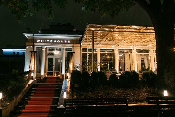 Rīgas parka restorāns «Whitehouse» piedāvā īpašu atmosfēru garšas pasaulē. Foto: Whitehouserestorans.lv 334489