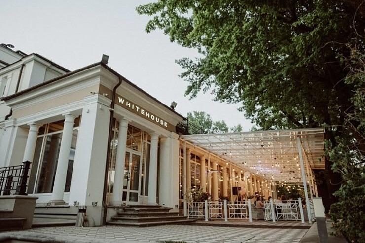 Rīgas parka restorāns «Whitehouse» piedāvā īpašu atmosfēru garšas pasaulē. Foto: Whitehouserestorans.lv 334490