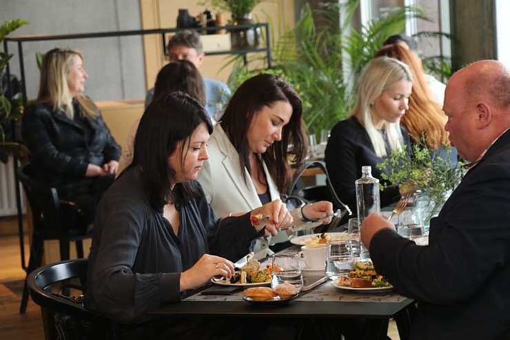 Latvijas Restorānu biedrība rīko kopsapulci ar garšīgām brokastīm Pārdaugavas «Osta, restorāns ar skatu» 334577
