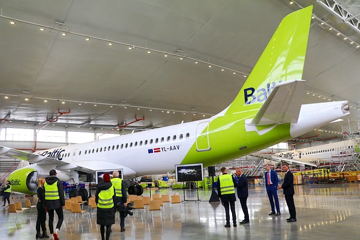 «airBaltic» rīko medijiem atvērto durvju dienu un iepazīstina ar lidmašīnu apkopes angāru 334584