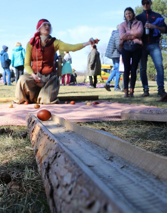 Daudzi rīdzinieki pavada jautras un pavasarīgas Lieldienas Latvijas Etnogrāfiskajā brīvdabas muzejā Daudzi rīdzinieki pavada jautras un pavasarīgas Lieldienas Latvijas Etnogrāfiskajā brīvdabas muzejā 334863