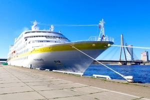 Rīgas ostā ienāk pirmais 2023.gada kruīzu kuģis «Hamburg» ar 360 pasažieriem 1