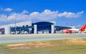 Lidojam uz Larnakas lidostu Kiprā kopā ar «airBaltic», bet ar «Cyprus Airways» lidmašīnām 18
