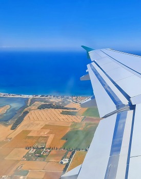 Lidojam uz Larnakas lidostu Kiprā kopā ar «airBaltic», bet ar «Cyprus Airways» lidmašīnām 19