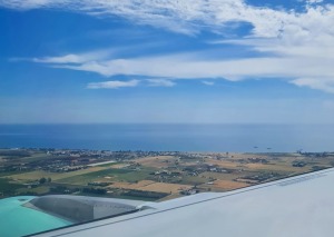 Lidojam uz Larnakas lidostu Kiprā kopā ar «airBaltic», bet ar «Cyprus Airways» lidmašīnām 7