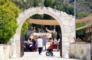 Larnaka apkaimē zemnieki aicina ģimenes ar bērniem ciemos, lai atpūstos, skatītu un baudītu 6