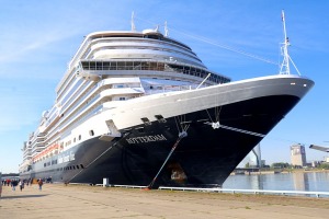 Rīgas ostā ir ienācis milzīgs kruīzu kuģis «Rotterdam» ar 2,5 tūkstošiem pasažieru 1