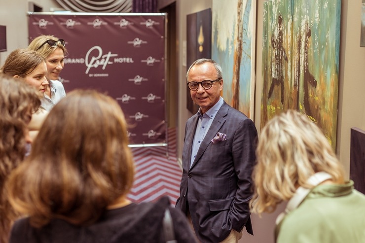 «Grand Poet by Semarah Hotels» uzņem mākslinieces Alises Builevicas izstādi «Klejotājs». Foto: Lauma Kalniņa «Grand Poet by Semarah Hotels» uzņem mākslinieces Alises Builevicas izstādi «Klejotājs». Foto: Lauma Kalniņa 336666