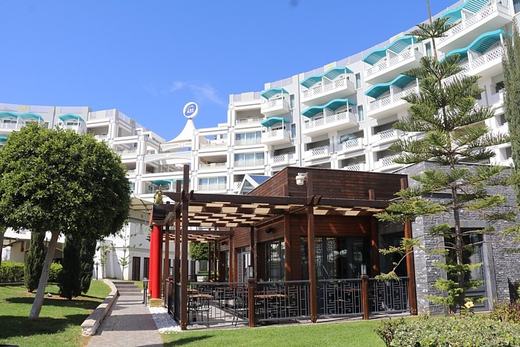 Travelnews.lv iepazīst ļoti skaistu Ziemeļkipras viesnīcu «Limak Cyprus Deluxe Hotel». Sadarbībā ar Puzzle Travel 337242