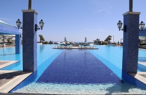 Travelnews.lv iepazīst ļoti skaistu Ziemeļkipras viesnīcu «Limak Cyprus Deluxe Hotel». Sadarbībā ar Puzzle Travel 19
