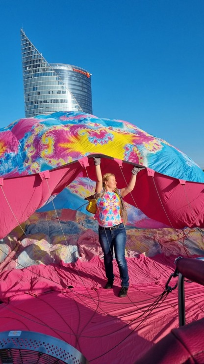AB Dambī ieskandina gaisa balonu gaidīšanas svētkus. Foto: skyamazons.lv 337548