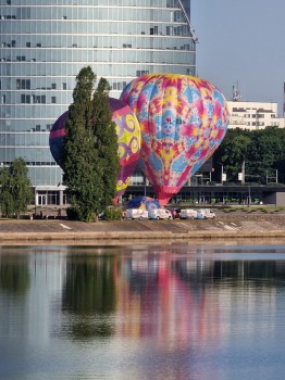 AB Dambī ieskandina gaisa balonu gaidīšanas svētkus. Foto: skyamazons.lv 14