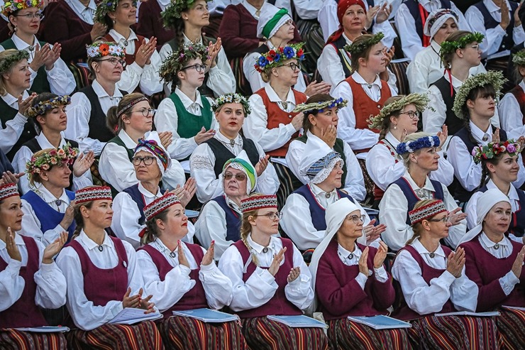 Fotogrāfs Mareks Galinovskis piedāvā īpašus fotomirkļus no koru lielkoncerta «Tīrums. Dziesmas ceļš». #CUPRA #Autobrava #VEFkvartals #UFOGolf #TrueSto Fotogrāfs Mareks Galinovskis piedāvā īpašus fotomirkļus no koru lielkoncerta «Tīrums. Dziesmas ceļš». #CUPRA #Autobrava #VEFkvartals #UFOGolf #TrueSto 339178