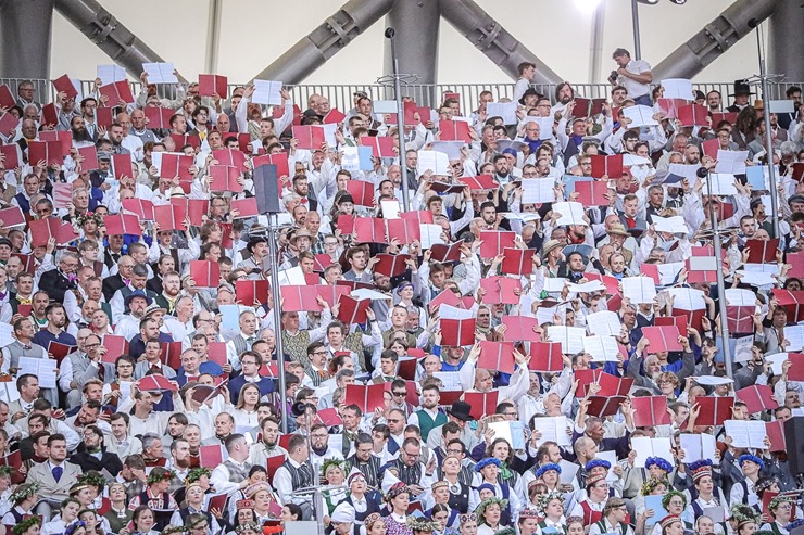 Fotogrāfs Mareks Galinovskis piedāvā īpašus fotomirkļus no koru lielkoncerta «Tīrums. Dziesmas ceļš». #CUPRA #Autobrava #VEFkvartals #UFOGolf #TrueSto Fotogrāfs Mareks Galinovskis piedāvā īpašus fotomirkļus no koru lielkoncerta «Tīrums. Dziesmas ceļš». #CUPRA #Autobrava #VEFkvartals #UFOGolf #TrueSto 339186