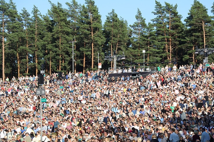 Dziesmu svētku dziesminieku lielkoncerts un svinības Mežaparkā 339402