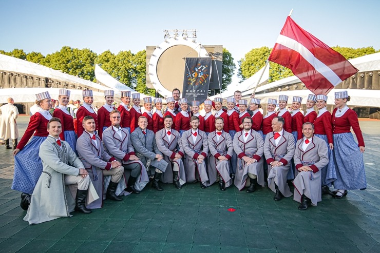 Fotogrāfs Mareks Galinovskis piedāvā īpašus fotomirkļus no deju lieluzveduma «Mūžīgais dzinējs». #CUPRA #Autobrava #VEFkvartals #UFOGolf #TrueStory # Fotogrāfs Mareks Galinovskis piedāvā īpašus fotomirkļus no deju lieluzveduma «Mūžīgais dzinējs». #CUPRA #Autobrava #VEFkvartals #UFOGolf #TrueStory # 339611